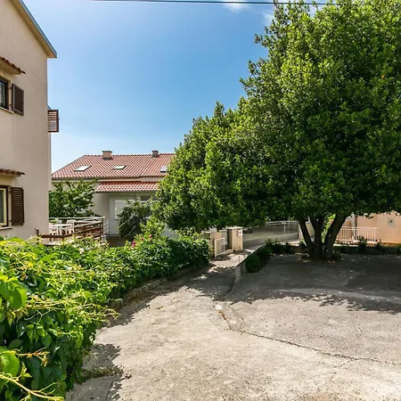 Appartamento Julia - 3 - Hr-10014-02 By Interhome